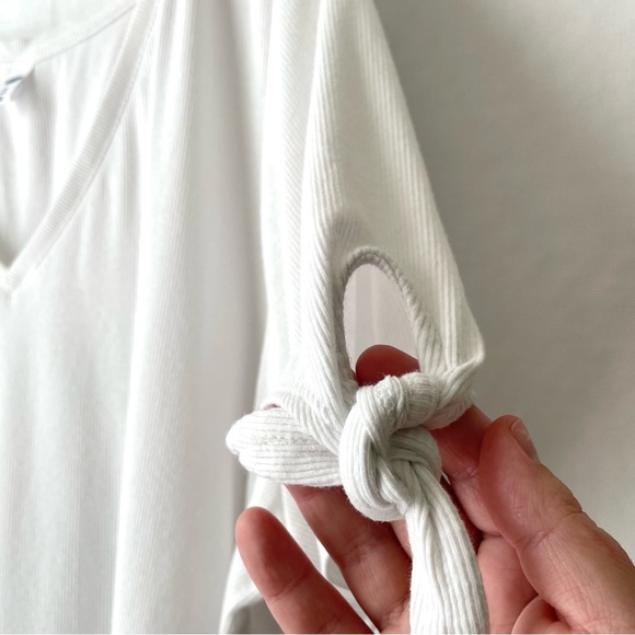 Old Navy Short Tie Sleeve Rib Knit Tee Top V-Neck White Size 3X Plus - Picture 3 of 9